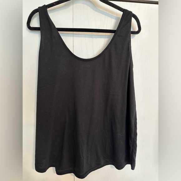 Old Navy Black Scoop Neck Tank Top - Picture 2 of 3